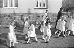 1953_letzte erstkommunion in der notkirche_n_12